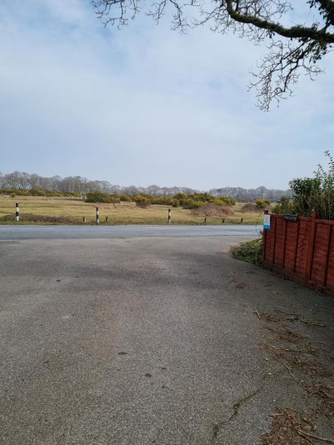 Lovely 2-Bedroom New Forest Apartment On A Farm New Milton Exterior photo